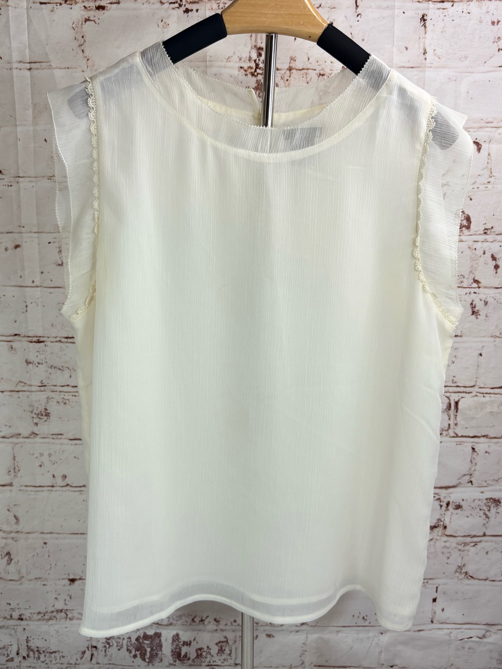 Ann Taylor Cream Sleeveless Chiffon Shell